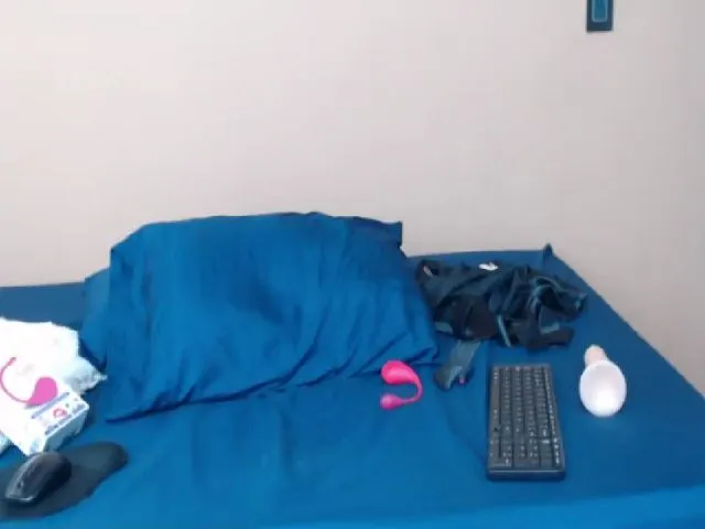 Live sex webcam photo for Emily_sweet10 #256272511