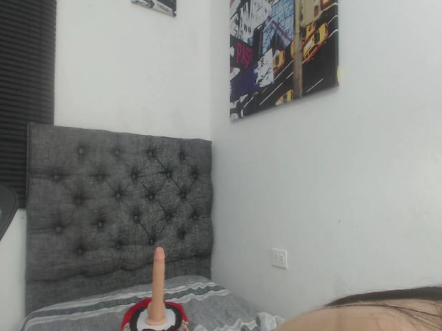 Live sex webcam photo for Andrea_greey #253296252