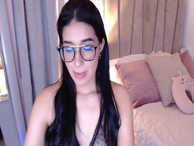 Live sex webcam photo for SoffyWatson #265296670