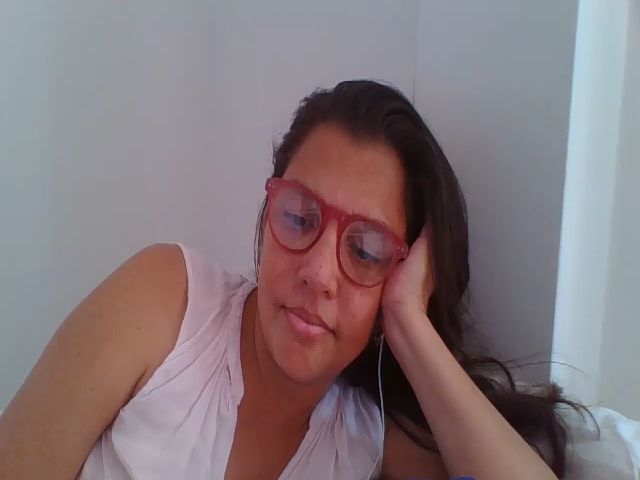 Live sex webcam photo for SweetLola01 #260834968