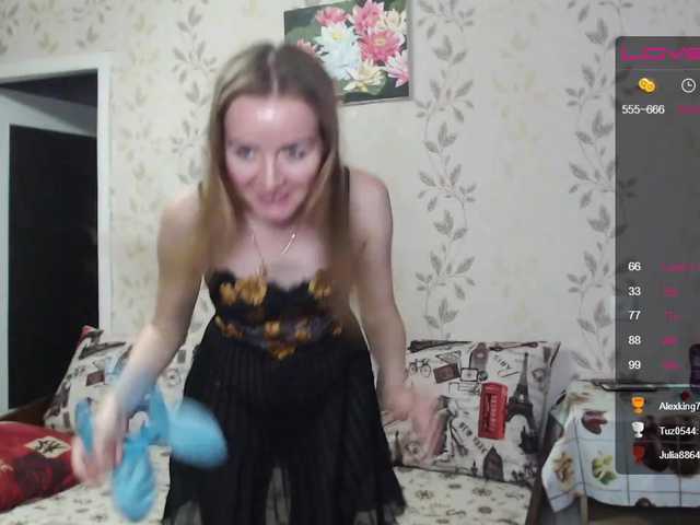 Live sex webcam photo for Alenushka888 #241529812