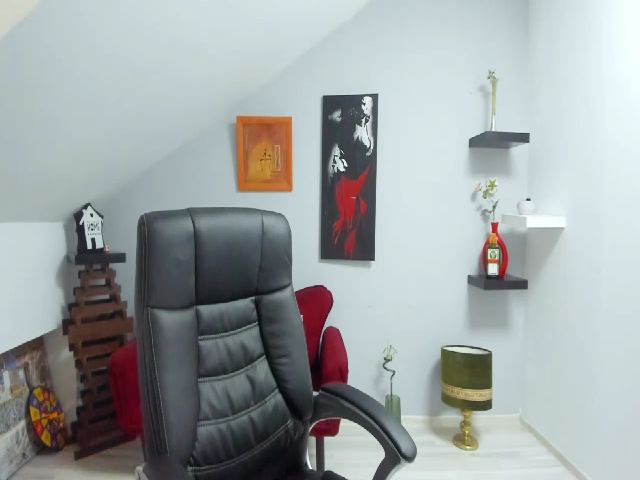 Live sex webcam photo for LizzieBrie #259064046