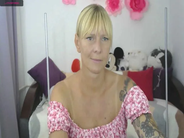 Live sex webcam photo for WomanCatt #260502607