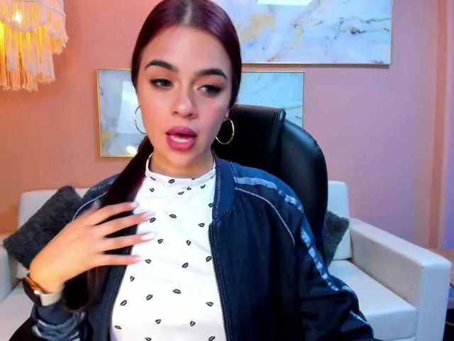 Live sex webcam photo for LilaDior #241325375