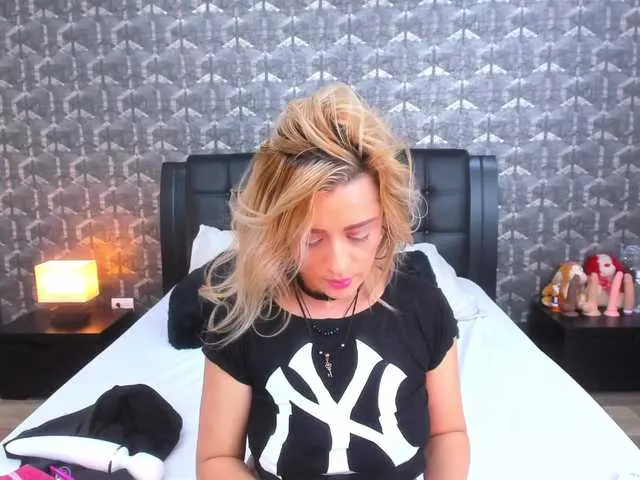 Live sex webcam photo for MadisonJonnes #241000790