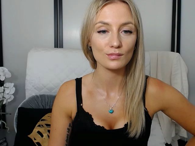 Live sex webcam photo for LenaaX #262985277