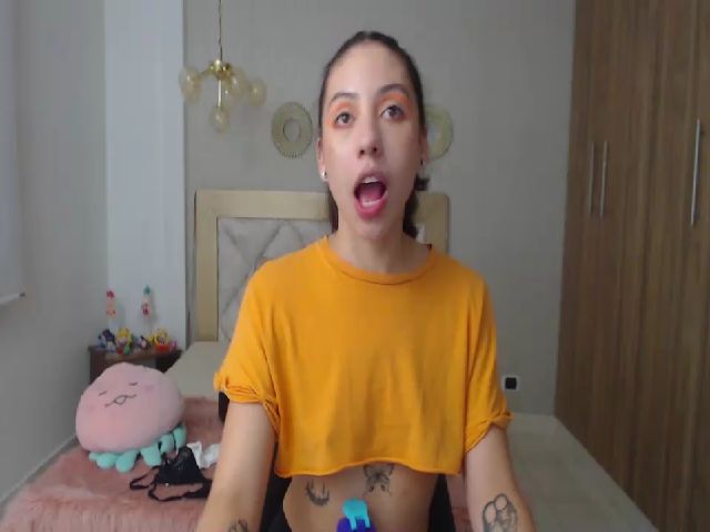 Live sex webcam photo for Emily_evans18 #255548729