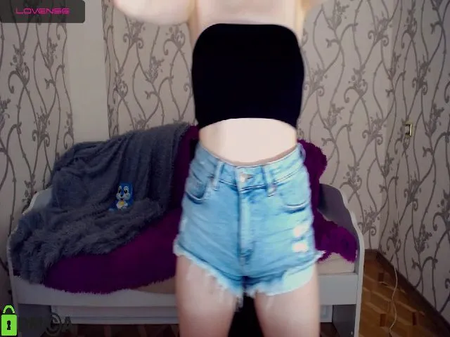 Live sex webcam photo for Kira__Queen #262078029