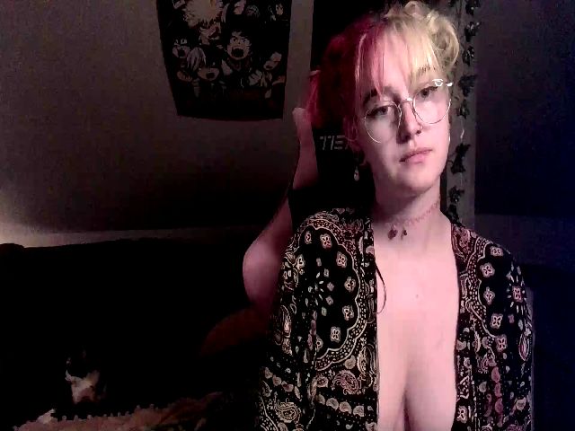 Live sex webcam photo for KinkyKitsune9 #255514580