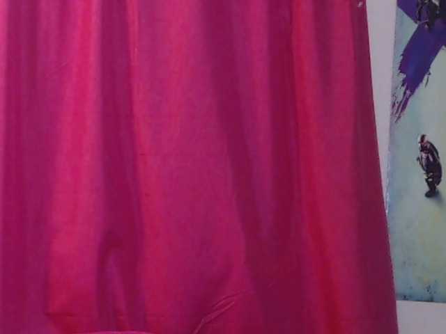 Live sex webcam photo for CandyBurger21 #241175934