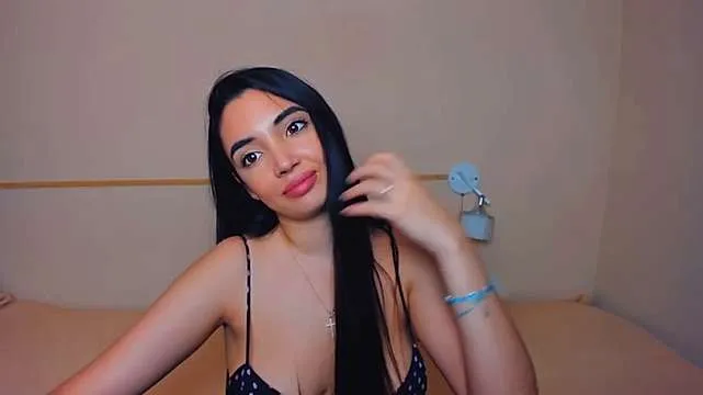 Live sex webcam photo for AliceRoxe #252058698