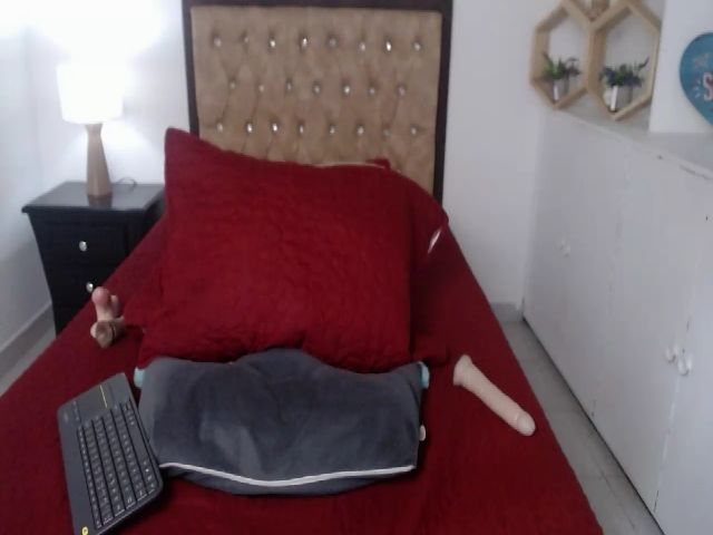 Live sex webcam photo for Manelik_benz #257832575