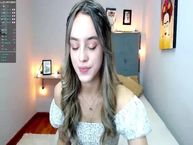 Live sex webcam photo for Laura_Lovee_ #253486135