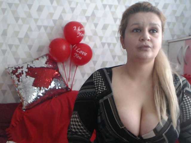 Live sex webcam photo for RoseBBW #241166159