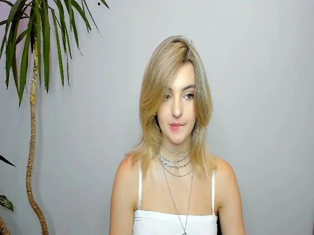 Live sex webcam photo for HelelGretta #263424974
