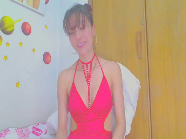 Live sex webcam photo for aleja_2 #252352402