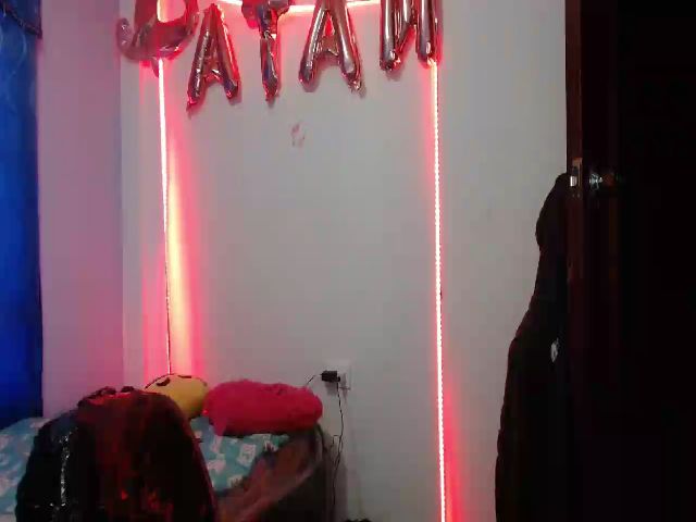 Live sex webcam photo for Hot_skinny_ #253539401