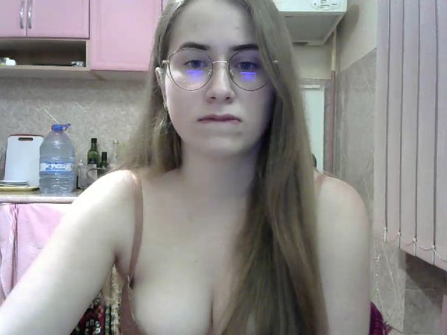 Live sex webcam photo for MirraYohaens #256082420