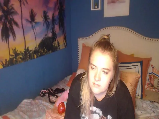 Live sex webcam photo for SnowWhiteXxxx #255216898