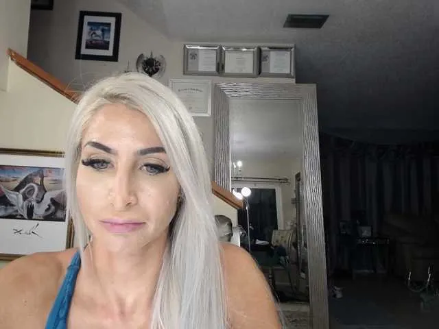 Live sex webcam photo for adrianna_fox #287953173