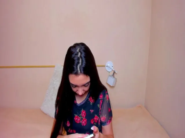 Live sex webcam photo for RoxyRoxe #260355093