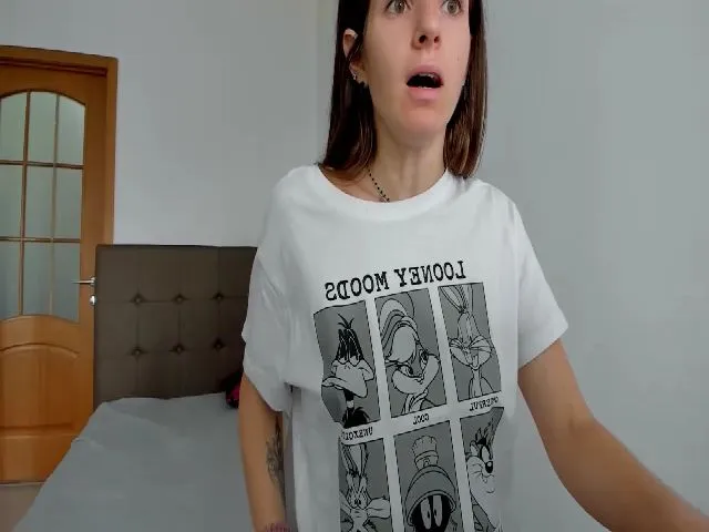 Live sex webcam photo for KarenFinger #253428247