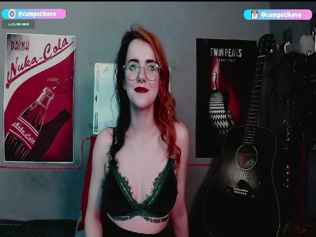 Live sex webcam photo for CUMpotikEve #261105975