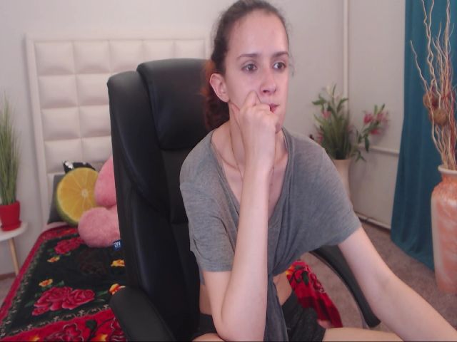 Live sex webcam photo for IrisNichols #254365197