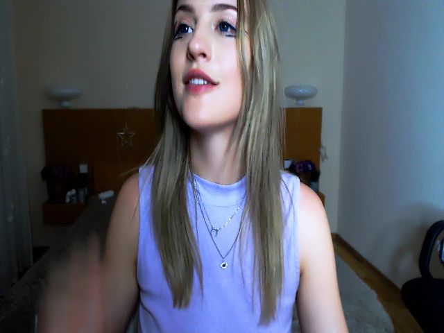 Live sex webcam photo for Sofia__White #263978393