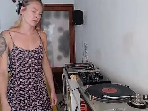 Live sex webcam photo for NordicPetite #242832176