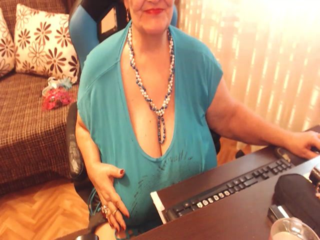 Live sex webcam photo for MatureMaiden #252854237