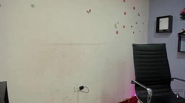 Live sex webcam photo for nicole_trevor #252058236