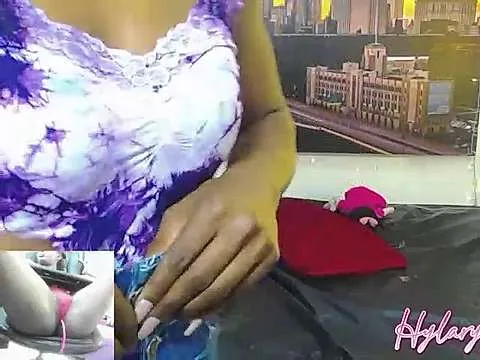 Live sex webcam photo for hylaryqueen #245063527