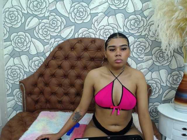 Live sex webcam photo for vanessahuggin #256180780