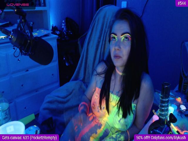 Live sex webcam photo for LilyKush #255047602