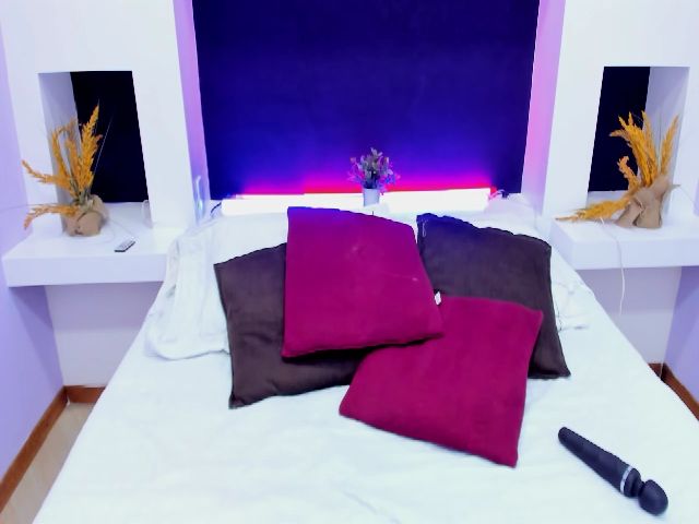 Live sex webcam photo for MafeRivers #255940072