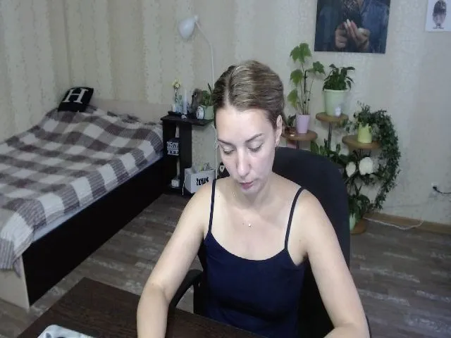 Live sex webcam photo for Emi_lywild #260464148