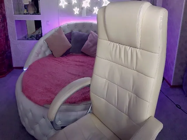 Live sex webcam photo for ReginaVin #253801340