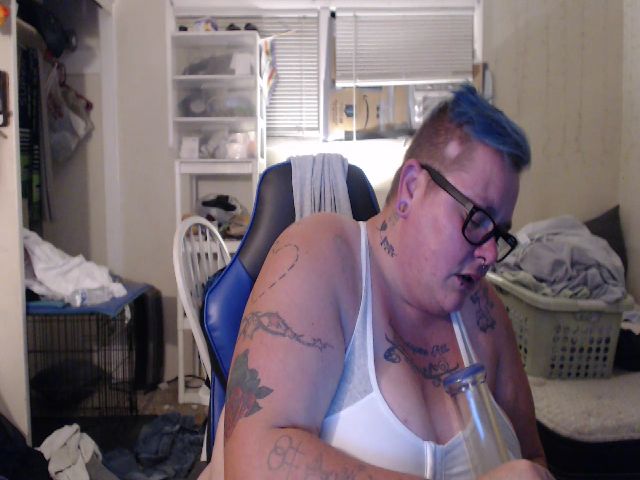 Live sex webcam photo for PunkChick420 #265419594