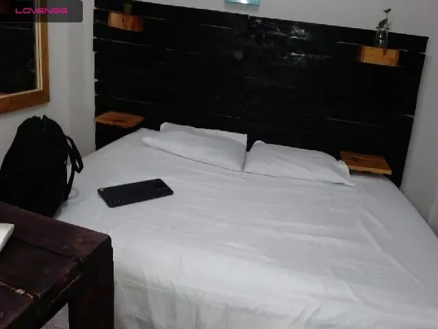 Live sex webcam photo for vick_harris #260653388