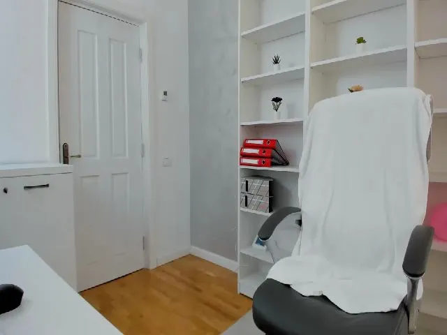 Live sex webcam photo for VanessaCroft #255308340