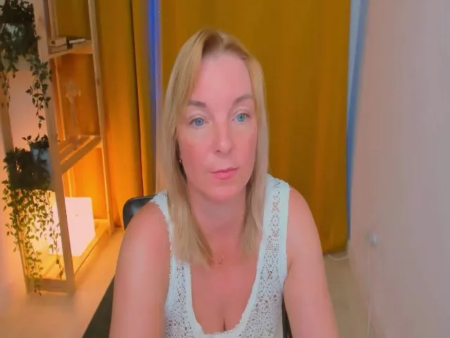 Live sex webcam photo for ReganLovely #260210734