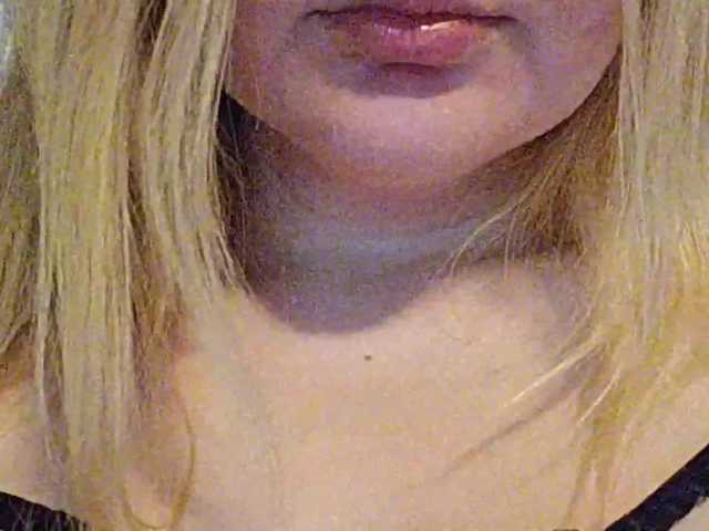 Live sex webcam photo for MeriBoos #240944400