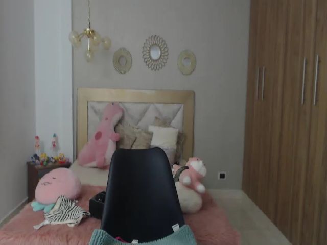 Live sex webcam photo for Emily_evans18 #254684092