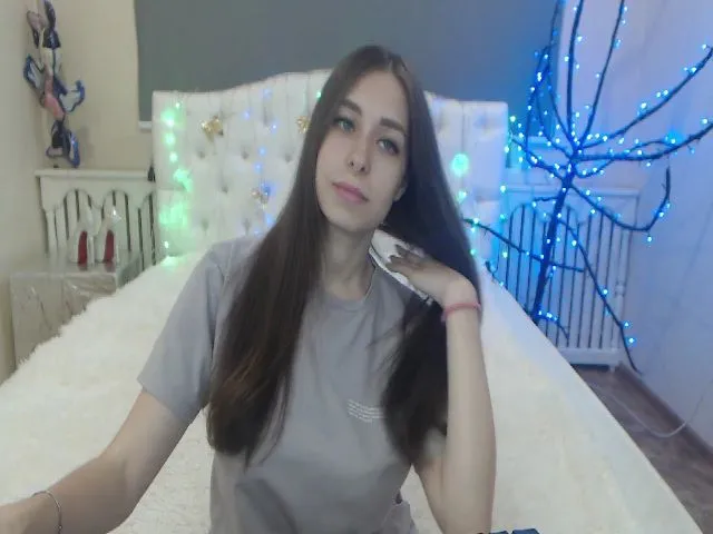 Live sex webcam photo for LindaJason #264321404