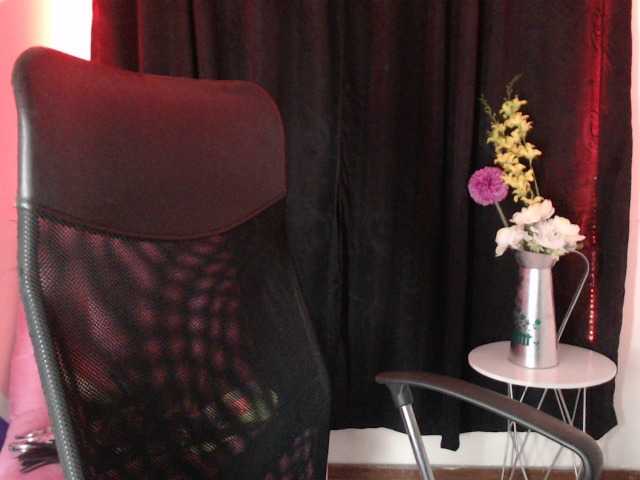 Live sex webcam photo for briannaoneal #241404285