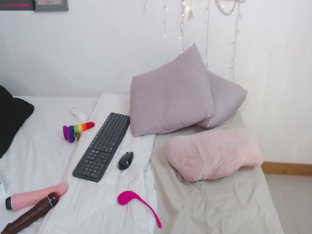 Live sex webcam photo for GiaElliot #255706215