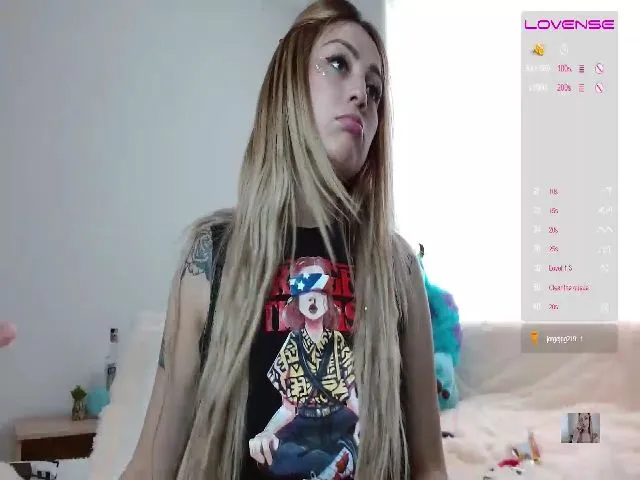 Live sex webcam photo for SamantaCollen #255409399