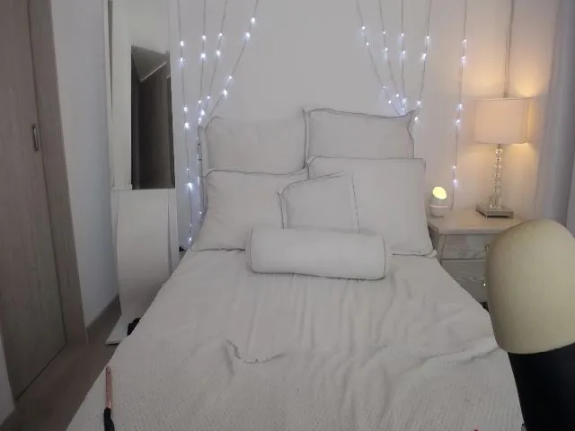 Live sex webcam photo for Marianviolet #261926259