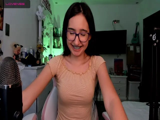 Live sex webcam photo for AnnieJulieth #260374847